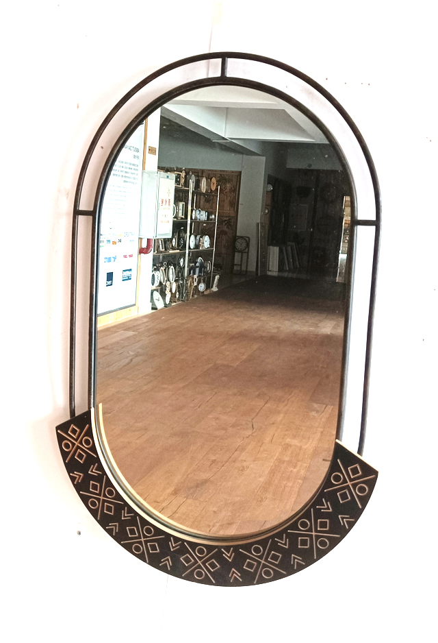 Retro Style Simple Wood Grain Mirror The Oval Shape 